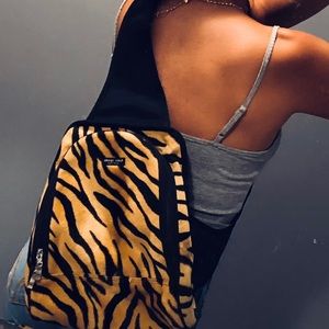 Kate spade backpack super cute!😍🖤💛✨